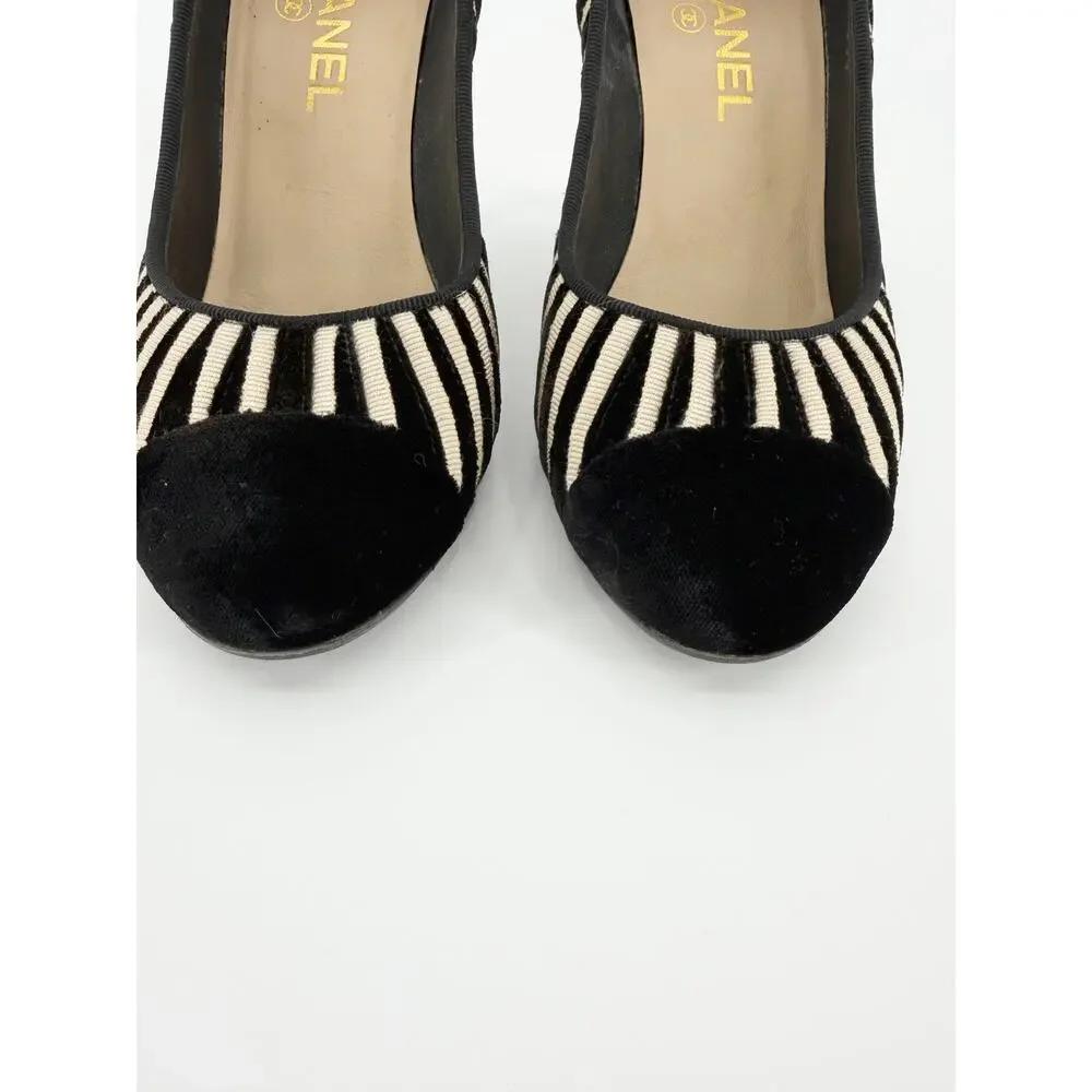 Chanel Pumps Striped Velvet Cap Toe Interlocking CC Logo Black White 39.5 9.5
